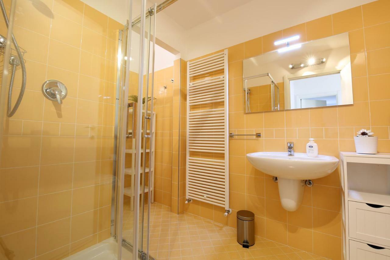 Bellagio Dreams Apt, Pool, With Private Garden, Near Lake Exterior photo
