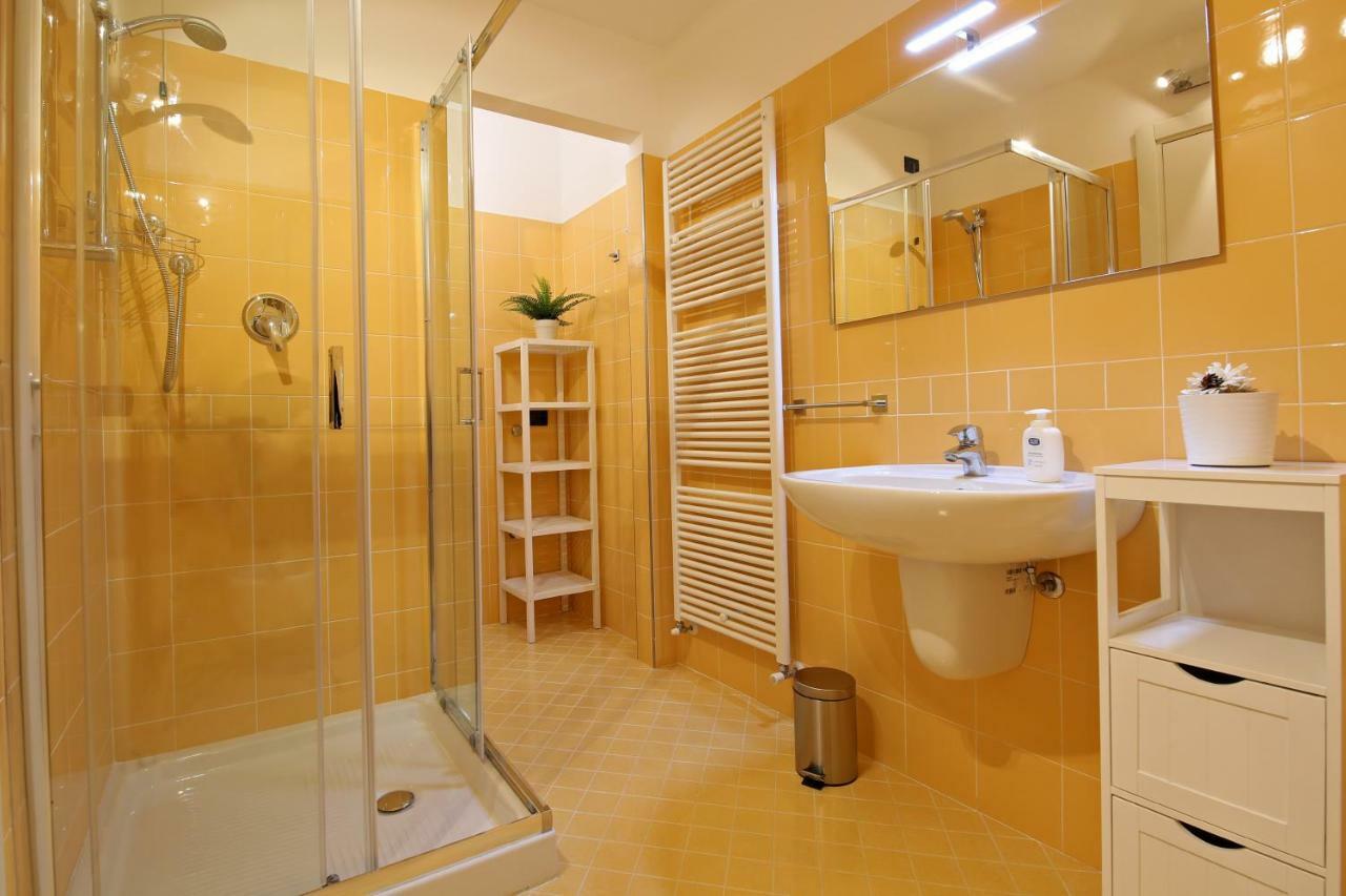 Bellagio Dreams Apt, Pool, With Private Garden, Near Lake Exterior photo